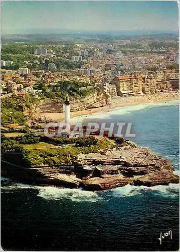 Ansichtskarte AK Biarritz (Pyrenees Atlantiques) le Pays Basque le Phare en Contrebas le Miramar at sa Plage vue