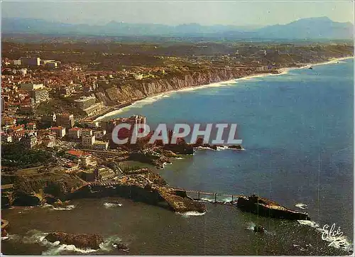 Cartes postales Biarritz vue Generale sur le Rocher de la Vierge au Fond la Cote des Basques et les Monts Espagn