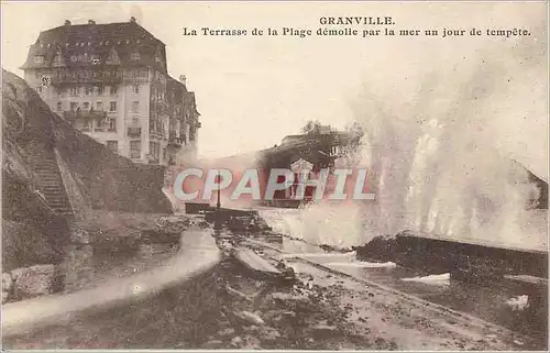 Cartes postales Granville La Terrasse de la Plage demolle par la mer un jour de tempete