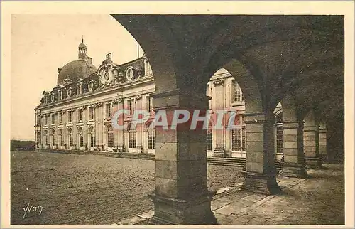 Ansichtskarte AK Chateau de Valencay Dans la Cour d'Honneur Les Arcades