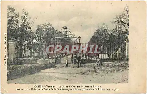 Cartes postales Poitiers (Vienne) La Grille d'Honneur du Parc de Blossac cree au XVIIIe siecle par le Comte de l