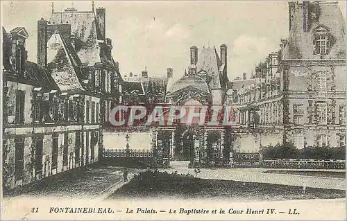 Cartes postales Fontainebleau Le Palais Le Baptistere et la Cour Henri IV