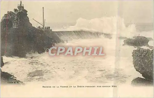 Cartes postales Rocher de la Vierge et la Digue pendant une Grosse Mer Biarritz
