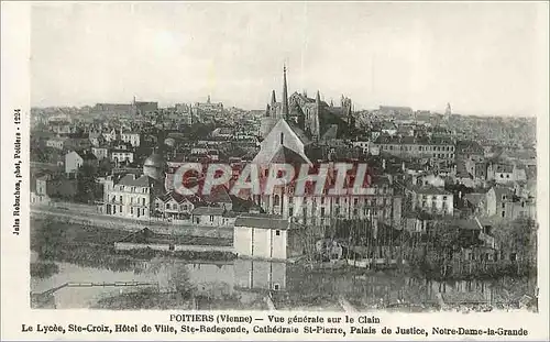 Ansichtskarte AK Poitiers (Vienne) Vue generale sur le Clain Le Lycee St Croix Hotel de Ville Ste Radegonde Cathe
