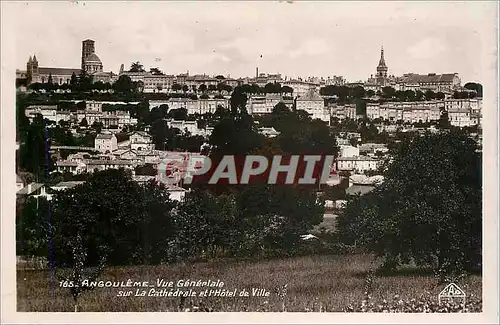 Cartes postales moderne Angouleme Vue Generale sur la Cathedrale et l'Hotel de Ville