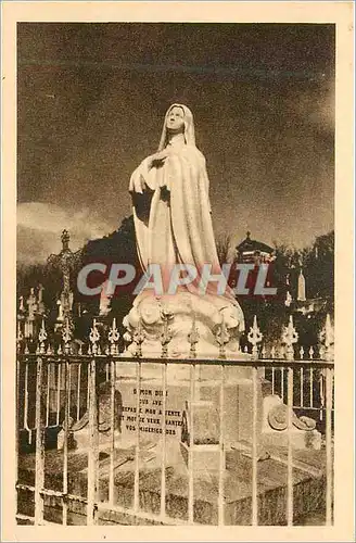 Cartes postales Statue erigee au Cimetiere des Carmelites de Lisieux sur l'emplacement de la derniere tombe de S