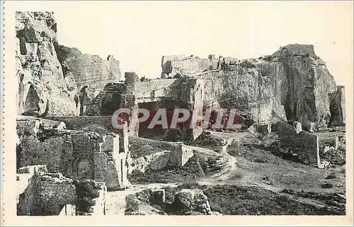 Cartes postales Les Baux Partie des ruines du Chateau feodal et la Tour Sarrazine Xe siecle