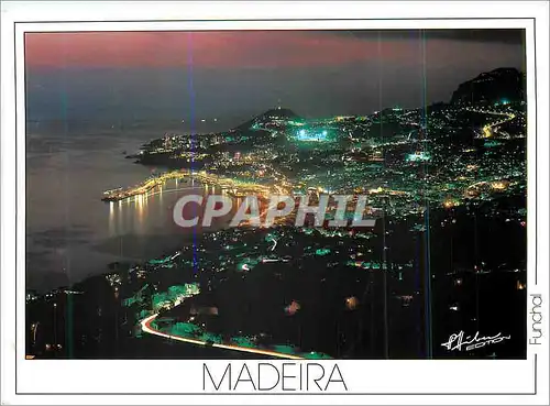 Cartes postales moderne Funchal (Madeira) Une vue Nocturne