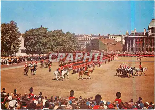 Moderne Karte London Trooping the Colour The Queen entering the Horse Guards Parade for the annual Ceremony in