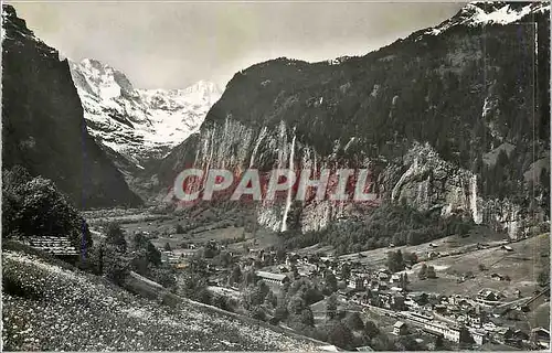 Cartes postales moderne Suisse Vallee de Lauterbrunnen et la Cascade de Staubbach