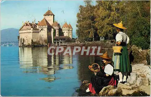 Cartes postales moderne Chateau de Chillon pres de Montreux et dames en costumes vaudoises Folklore