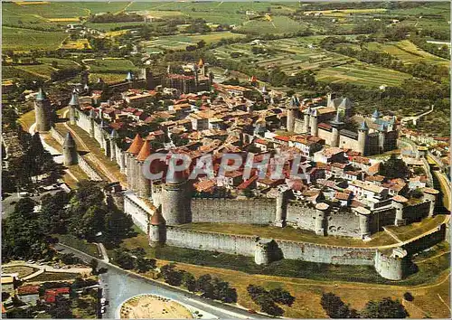 Cartes postales moderne La Cite de Carcassonne (Aude) Vue Generale par avion de la Cite Medievale (carte toilee)