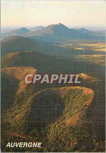 Cartes postales moderne La Chaine du Puy de Dome les Crateres Egueules du Puy de la Vache alt 1167m et du Puy de Lassola