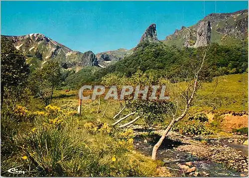 Cartes postales moderne Vallee de Chaudefour (P de D) Beaux Sites de l'Auvergne Verdoyante Vallee entre Besse en Chandes