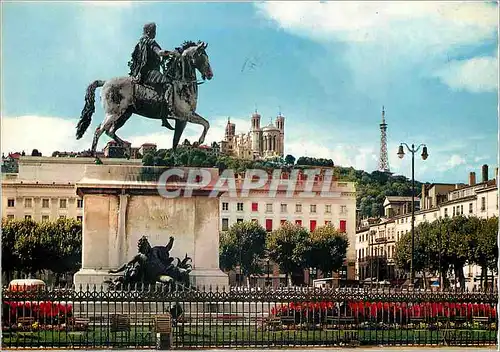 Cartes postales moderne Lyon Place Bellecour Statue de Louis XIV (chef d'Oeuvre de Louis Lemat)