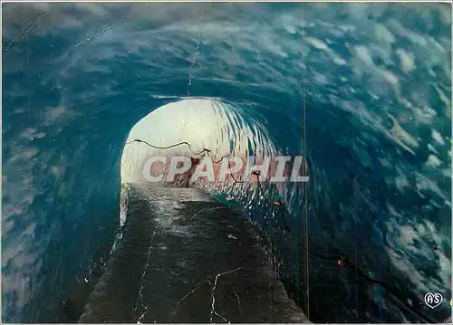 Cartes postales moderne Chamonix et Mont Blanc La Grotte de la Mer de Glace L'Entree de la Grotte depuis l'Interieur