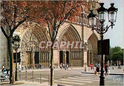 Cartes postales moderne Paris et ses Merveilles La Place du Parvis Notre Dame et le Triple Portail de la Cathedrale Notr