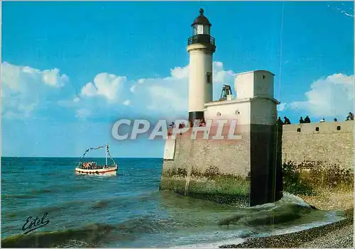 Cartes postales moderne Le Treport (Seine Maritime) Le Phare vu de la Plage Bateau