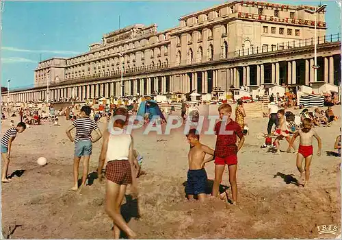 Cartes postales moderne Oostende Palais des Thermes Enfants Football
