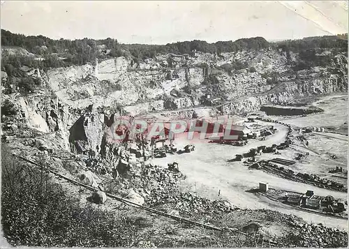 Moderne Karte Ouenast une Vue de la Carriere