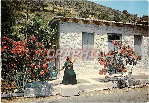 Cartes postales moderne Grece Village Grecque Folklore Fileuse