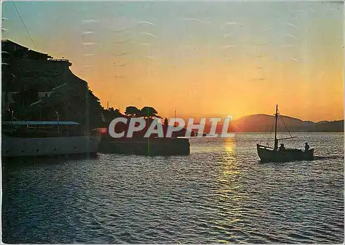 Cartes postales moderne Hydra Arrivee au Port le Soir Bateau