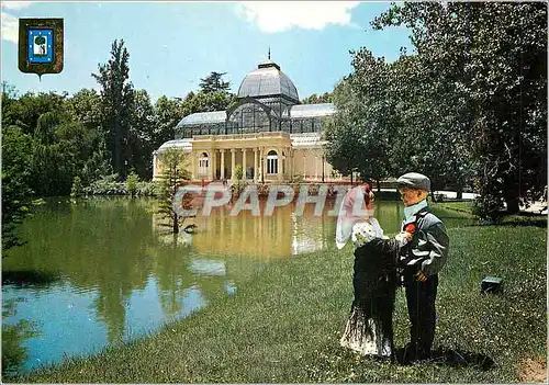 Cartes postales moderne Madrid Palais de Cristal et Couple Typique Enfants Folklore