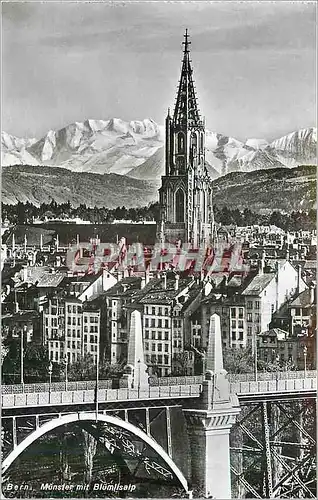 Cartes postales moderne Berne la Cathedrale et la Blumlisalp