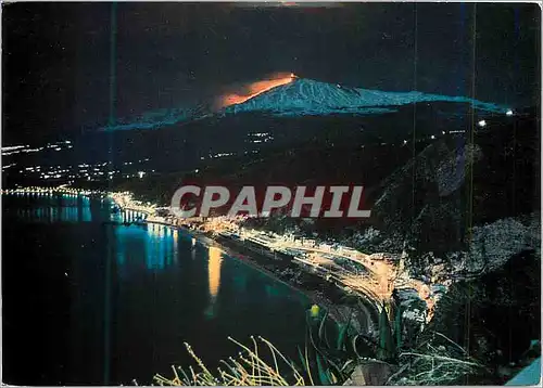 Cartes postales moderne Taormina L'Etna en Eruption et la Baie de Naxos dans la Suggestive vision d'une nuit de Lune Vol