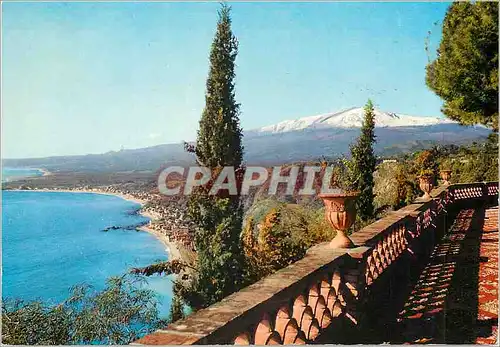 Cartes postales moderne Taormina Panoramique de Giardini et Etna Volcan