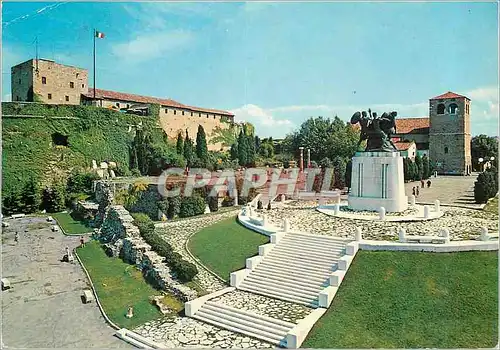 Cartes postales moderne Trieste Col de San Giusto avec le Chateau Le Monument aux Morts pour la Patrie et la Cathedrale