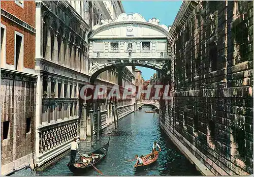 Cartes postales moderne Venezia Pont des Soupirs Bateau