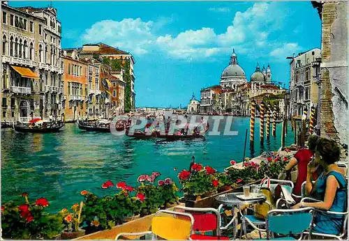 Cartes postales moderne Venezia Promenade sur la Gondole dans le Grand Canale Bateaux