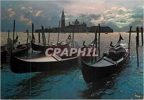 Cartes postales moderne Venezia Vue de l'Ile de S Giorgio au Coucher du Soleil Bateau