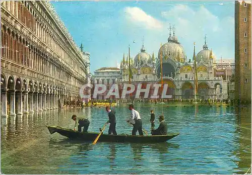 Cartes postales moderne Venezia Exceptionnelle Haute Maree sur la Place de S Marc Bateau