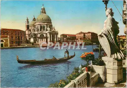 Cartes postales moderne Venezia Eglise de la Salute Bateau