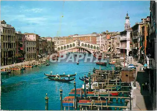 Cartes postales moderne Venise Pont de Rialto Bateaux