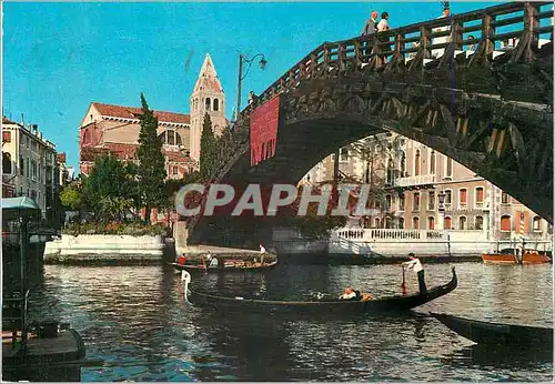 Cartes postales moderne Venezia Grand Canal et Pont de l'Academie Bateau