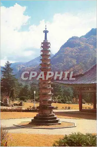 Cartes postales moderne La Tour Octogonale en Piere a 13 Etages du Temple Bohyeun aux Monts Myohyang