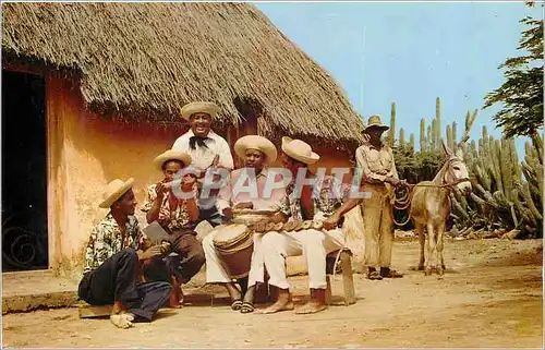 Cartes postales moderne Curacao N A Typical Countryside Setting with Strawroofed native dwelling and local music Group i
