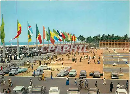 Cartes postales moderne Cotonou Palais de la Presidence de la Republique du Dahomey Place de l'Independance Automobile