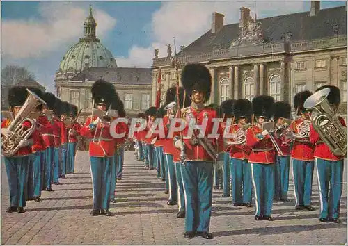 Cartes postales moderne Copenhagen Denmark Amalienborg Castle the Royal Guard in Red Gala Militaria