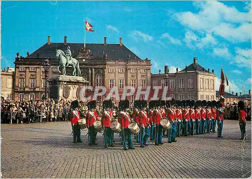 Cartes postales moderne Copenhague Releve de la Garde Royale du Corps Amalienborg Militaria