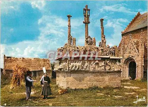 Cartes postales Calvaire de Tronoen 15e siecle Couleurs de Bretagne le plus Ancien des Calvaires Bretons Folklor