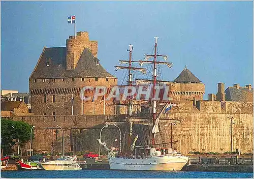 Moderne Karte Saint Malo l'Aphrodite a Quai au Pied du Chateau et la Tour Quic en Groigne Bateau