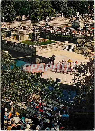 Cartes postales moderne Nimes la Rome Francaise Jardin de la Fontaine Folklore