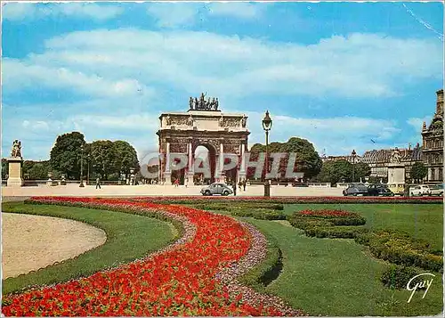 Cartes postales moderne Paris L'Arc de Triomphe du Carrousel (1806) a droite Le Palais du Louvre