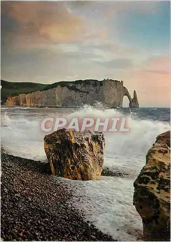 Moderne Karte Etretat (Seine Maritime) En Normandie L'Aiguille et la Porte d'Aval au Soleil et la Plage d'Aval