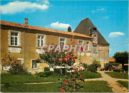 Cartes postales moderne Chalais (Charente) Cour du Chateau des Princes de Chalais (Residence Talleyrand Perigord XIVe XV