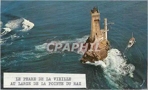 Cartes postales moderne Bretagne Le Phare de la Vieille au Large de la Pointe du Raz Bateau